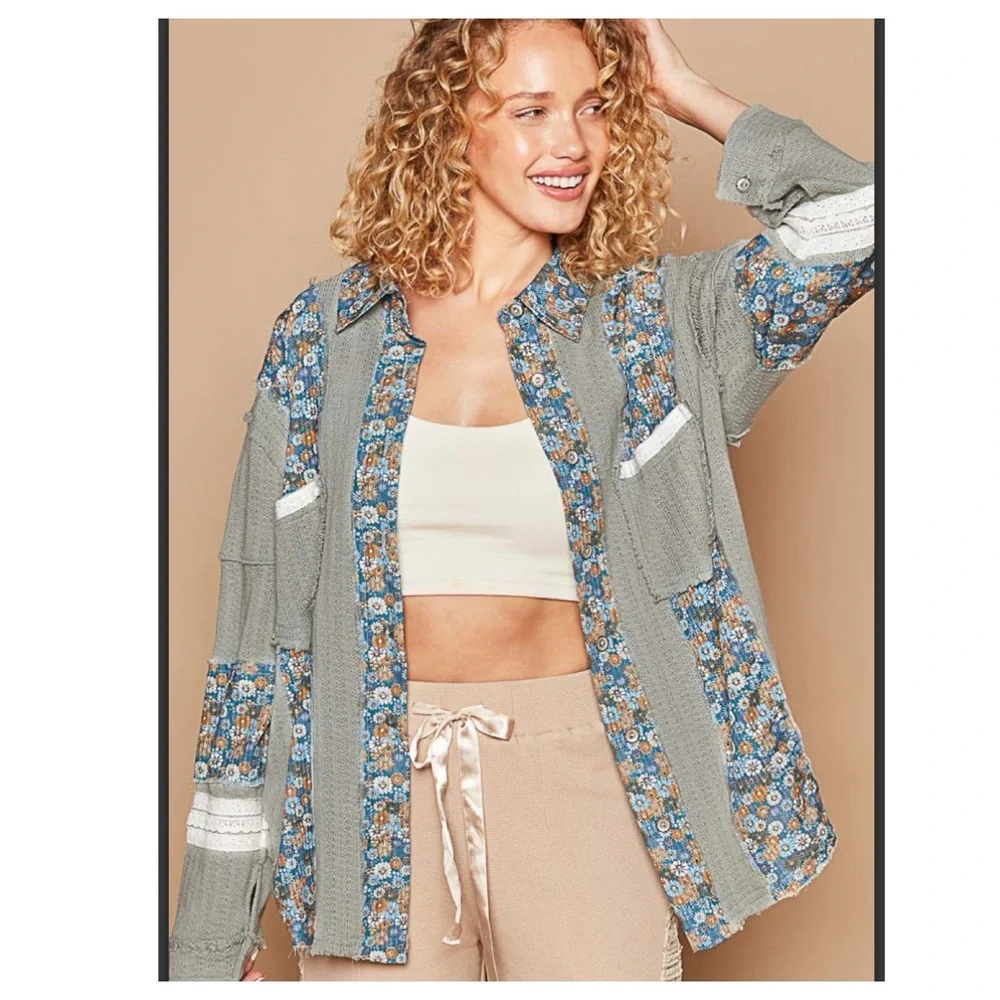 $35 start No. 18 ⬇️Pretty POL vintage wash top shacket - Picture 3 of 5